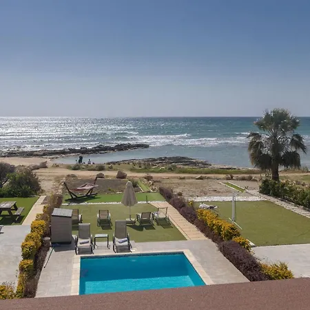 Suri, Luxury Seafront Villa *