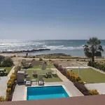Suri, Luxury Seafront Villa *