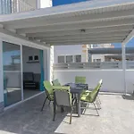 Suri, Luxury Seafront Villa *