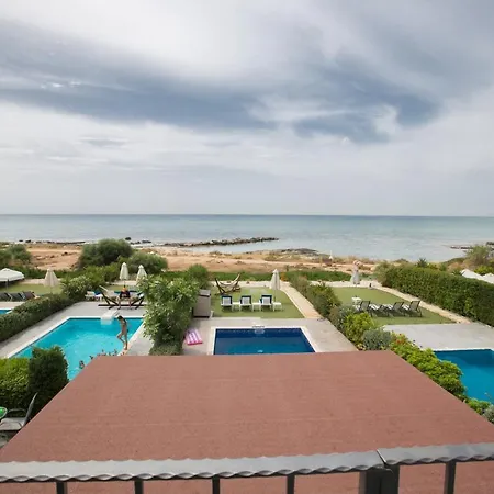 Suri, Luxury Seafront * Ayia Napa