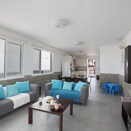 Villa Suri, Luxury Seafront *