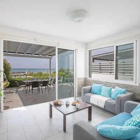 Suri, Luxury Seafront