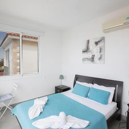 Villa Suri, Luxury Seafront *