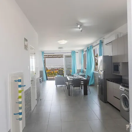 Suri, Luxury Seafront * איה נאפה