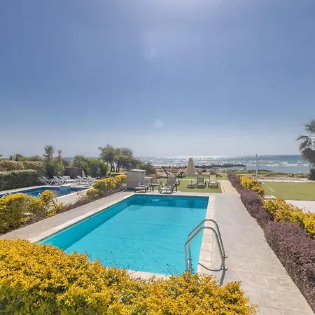 Suri, Luxury Seafront איה נאפה