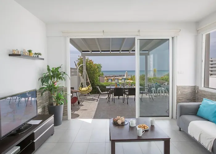 Villa Suri, Luxury Seafront *