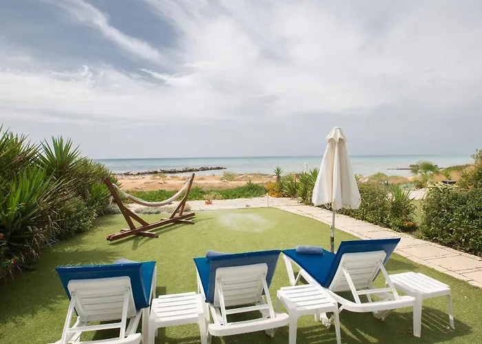 Suri, Luxury Seafront Villa *