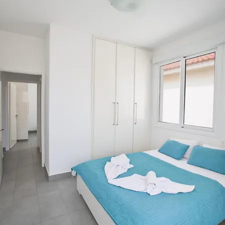 Suri, Luxury Seafront Villa