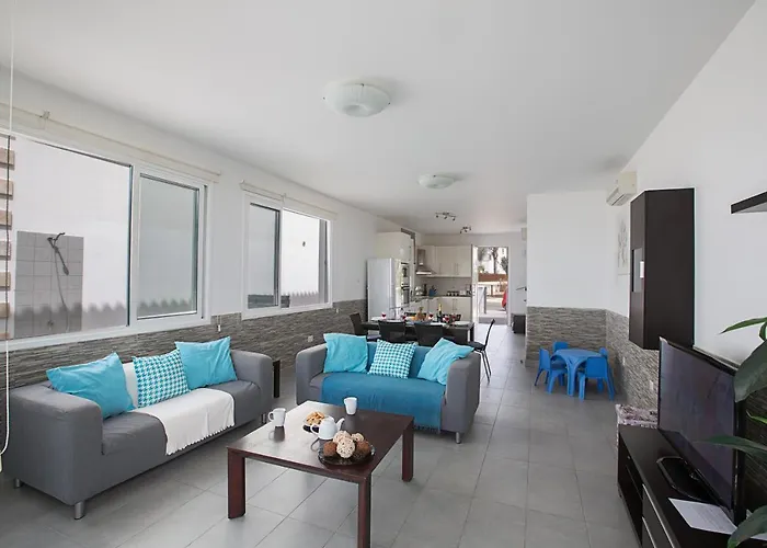 Villa Suri, Luxury Seafront *