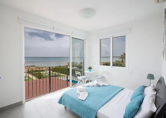 Suri, Luxury Seafront * Agia Napa