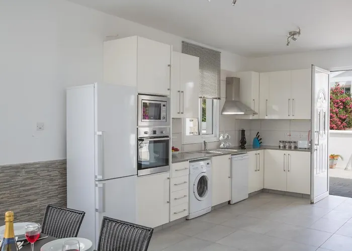 Villa Suri, Luxury Seafront