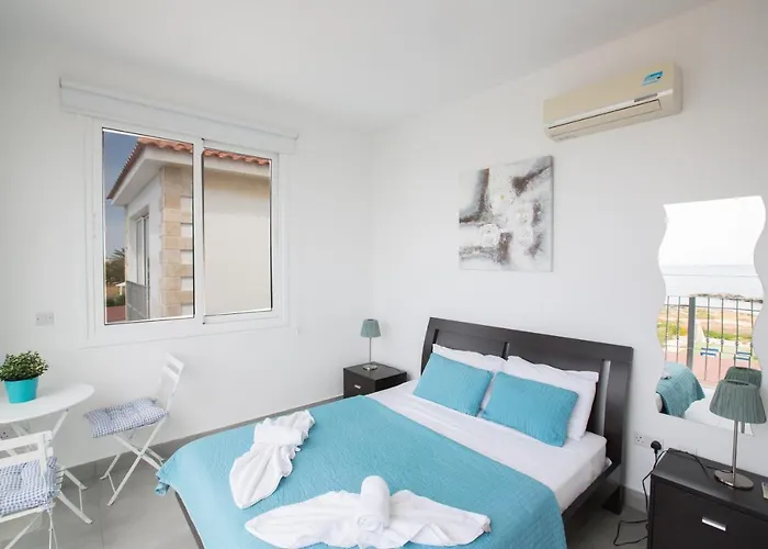 Villa Suri, Luxury Seafront *