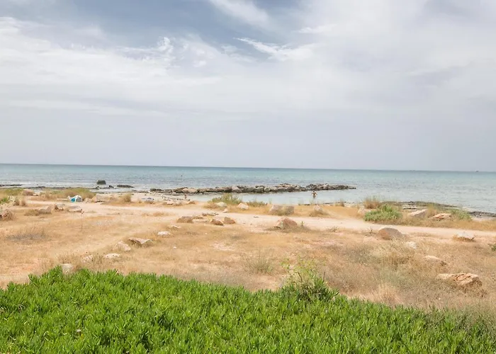 Villa Suri, Luxury Seafront *